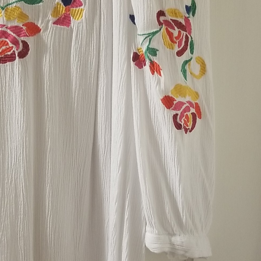 NWOT bono floral embroidered top - Picture 4 of 5